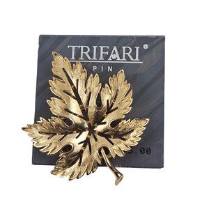 Trifari Brooch Gold Tone Maple Leaf Open Work Costume Jewelry Pin Card Signed